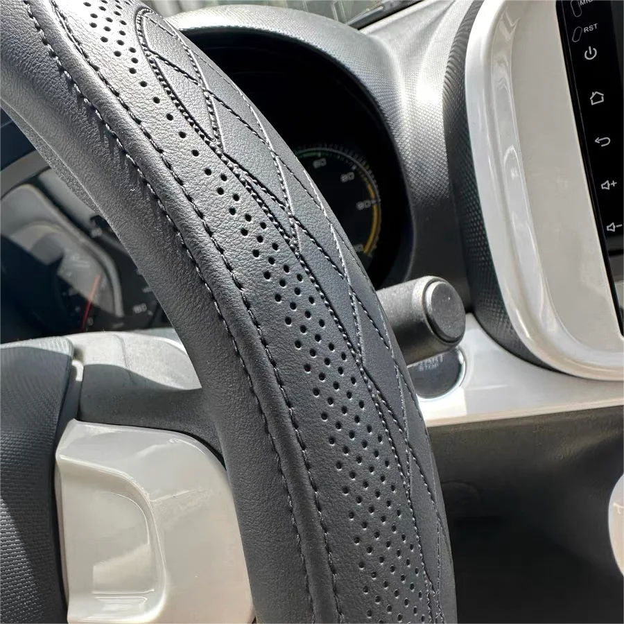 Embossed PU Leather Patchwork Car Steering Wheel Cover, Non-slip, Breathable, Universal 15 Inch (Approx. 38cm)