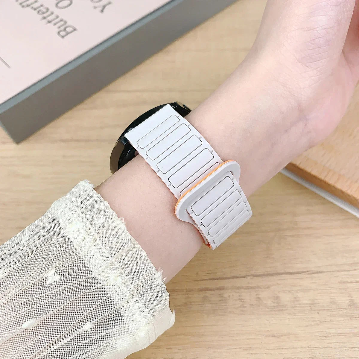 18mm 20mm 22mm Magnetic Loop Band for Samsung Galaxy Watch 7/6/5 Pro/4/Classic Silicone Link Bracelet Huawei GT 2-2e 3-4 Strap