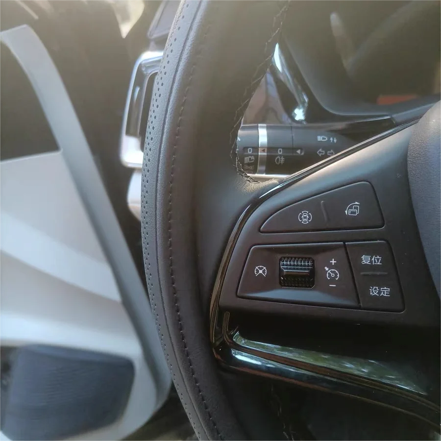 Embossed PU Leather Patchwork Car Steering Wheel Cover, Non-slip, Breathable, Universal 15 Inch (Approx. 38cm)