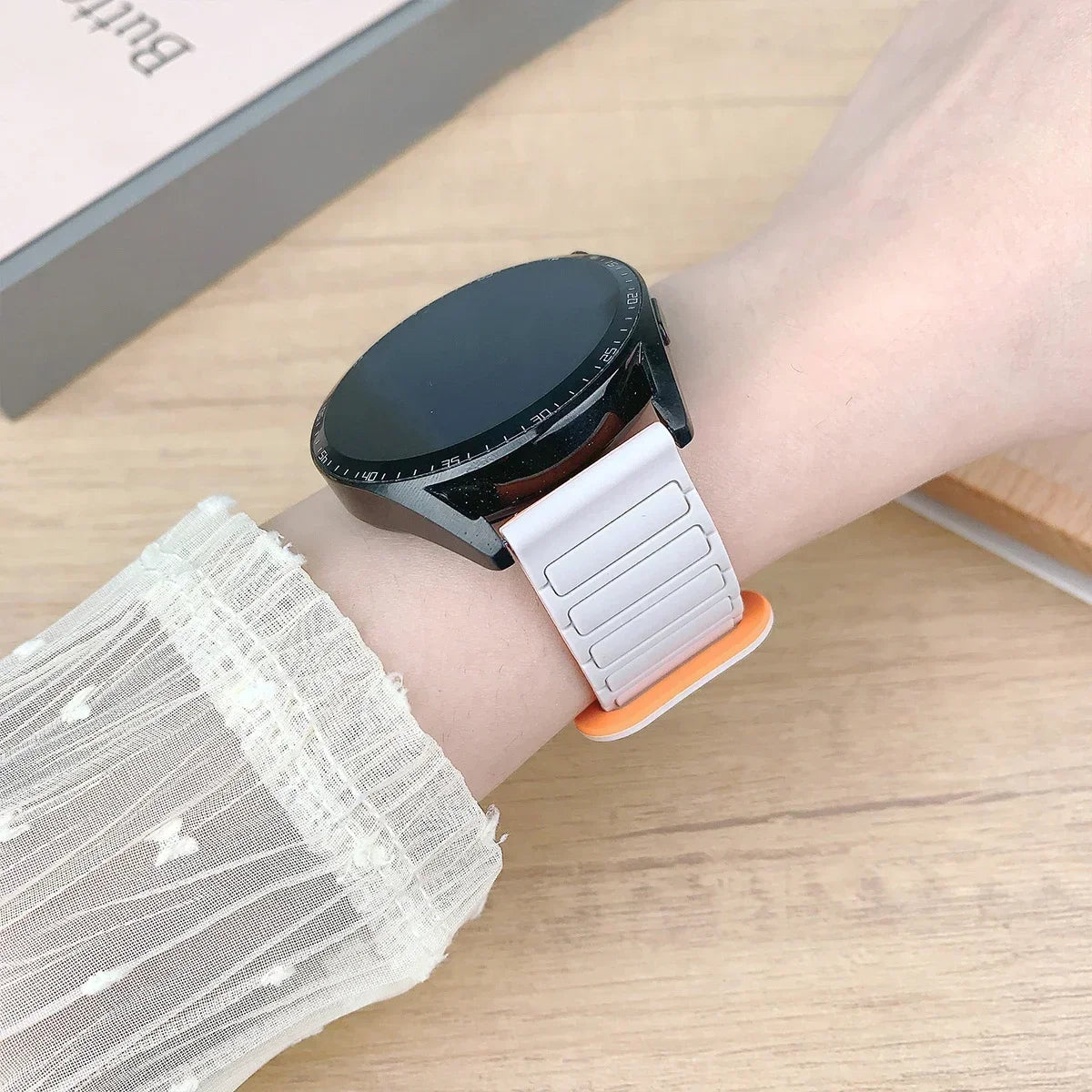 18mm 20mm 22mm Magnetic Loop Band for Samsung Galaxy Watch 7/6/5 Pro/4/Classic Silicone Link Bracelet Huawei GT 2-2e 3-4 Strap